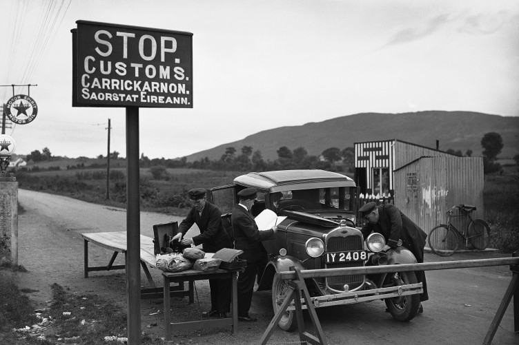 northern-ireland-customs-post-752x501